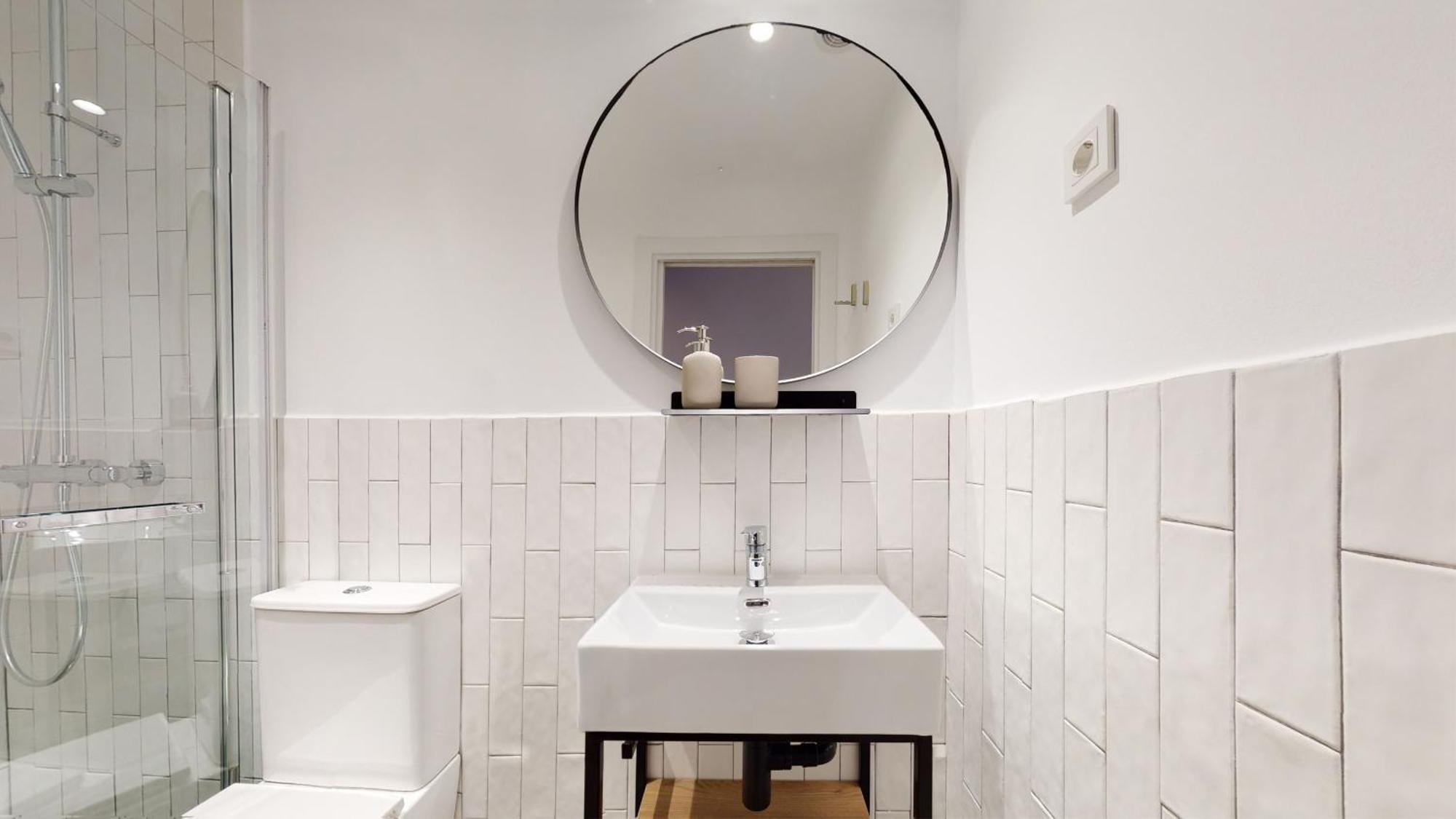 Ola Living Hostal Tetuan Madrid Exterior photo