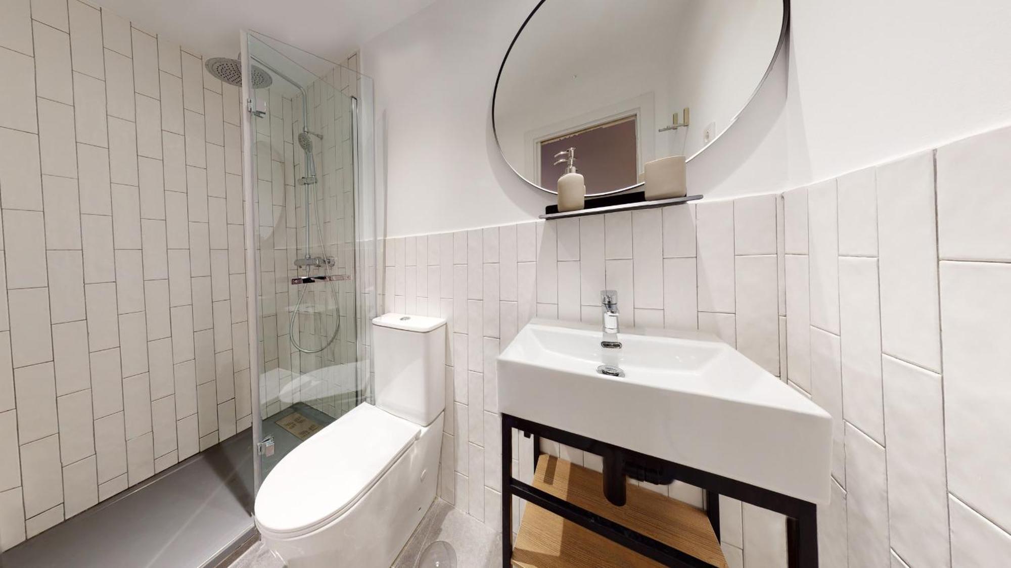 Ola Living Hostal Tetuan Madrid Exterior photo