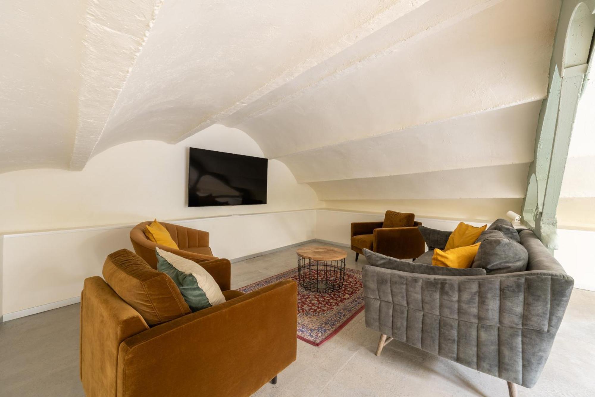 Ola Living Hostal Tetuan Madrid Exterior photo